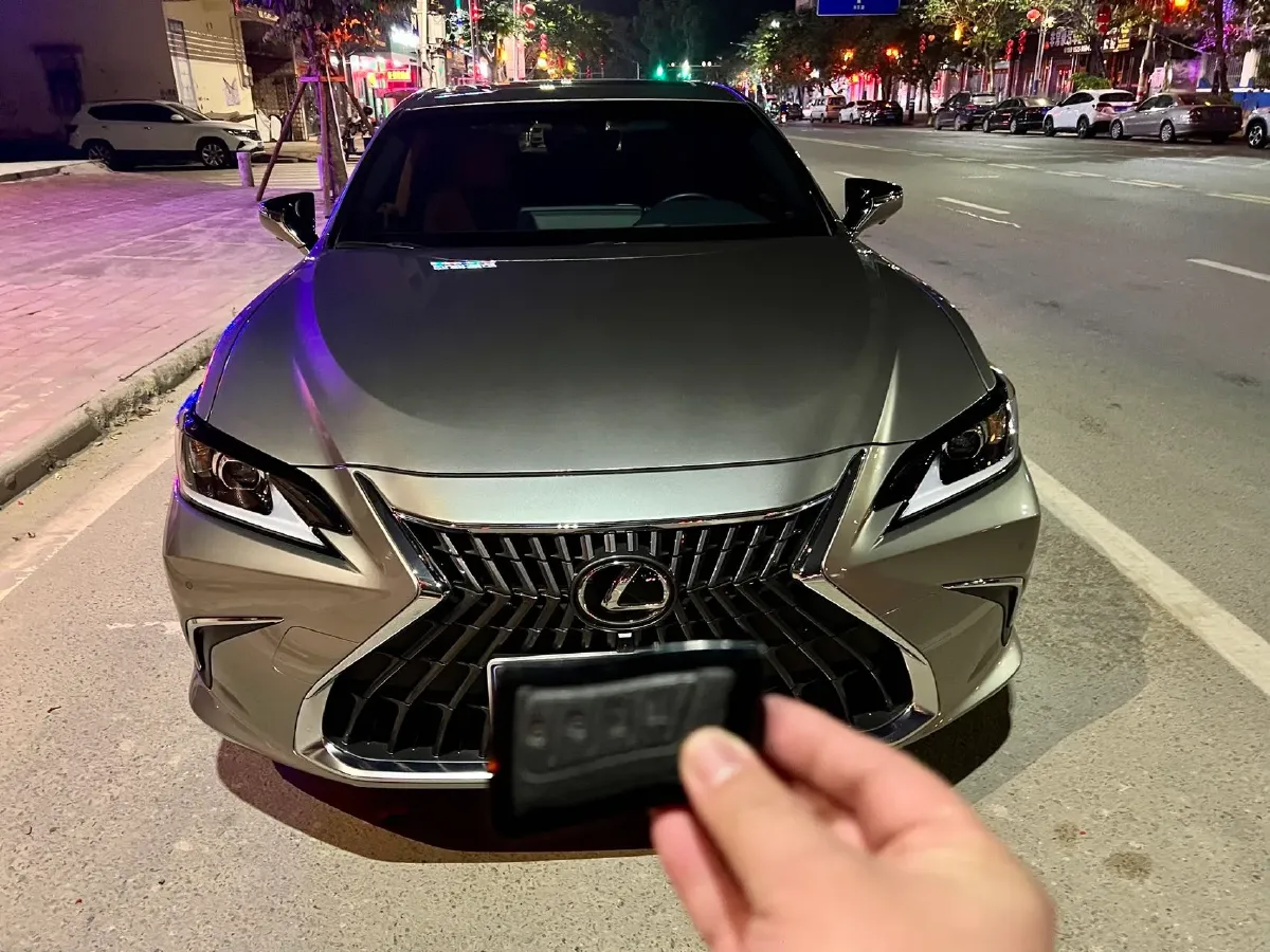 2023 Lexus ES 2.0L 173HP L4 CVT,autocango,china used car exporter,china ev exporter,chinese used car exporter,chinese used ev exporter