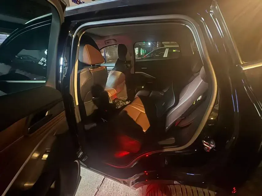 2021 WEY VV6 2.0T 227HP L4 7DCT,autocango,china used car exporter,china ev exporter,chinese used car exporter,chinese used ev exporter