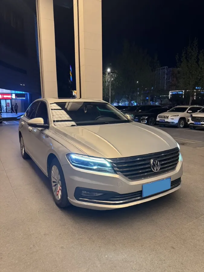 2018 Skoda Karoq 1.4T 150HP L4 7DCT,autocango,china used car exporter,china ev exporter,chinese used car exporter,chinese used ev exporter