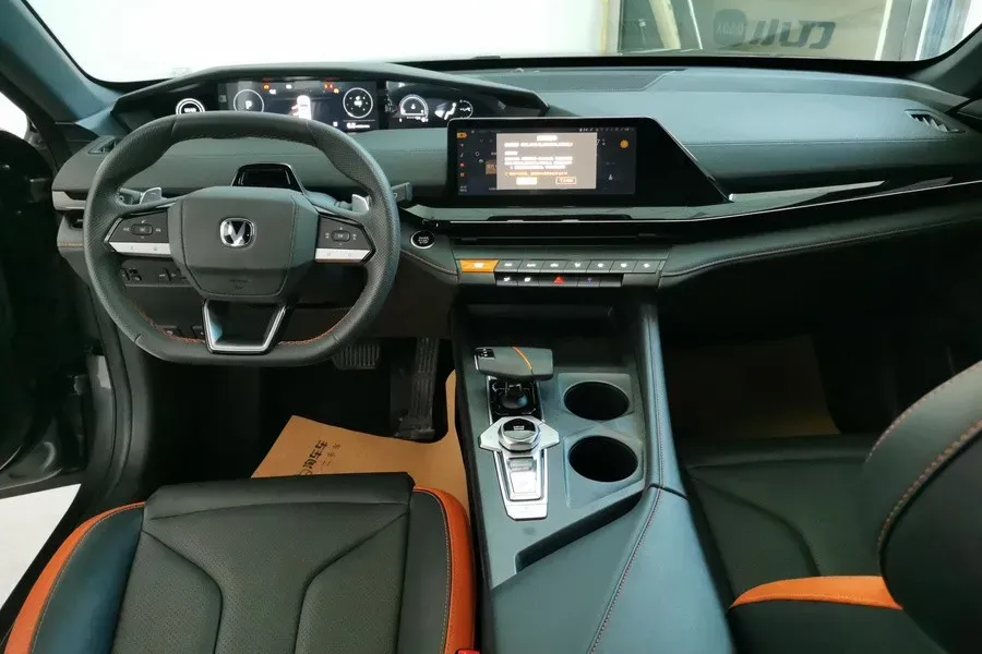 2022 ChangAn UNI-V 1.5T 188HP L4 7DCT,autocango,china used car exporter,china ev exporter,chinese used car exporter,chinese used ev exporter