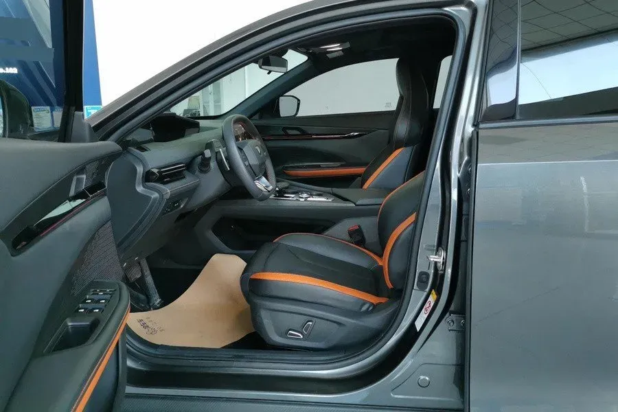 2022 ChangAn UNI-V 1.5T 188HP L4 7DCT,autocango,china used car exporter,china ev exporter,chinese used car exporter,chinese used ev exporter