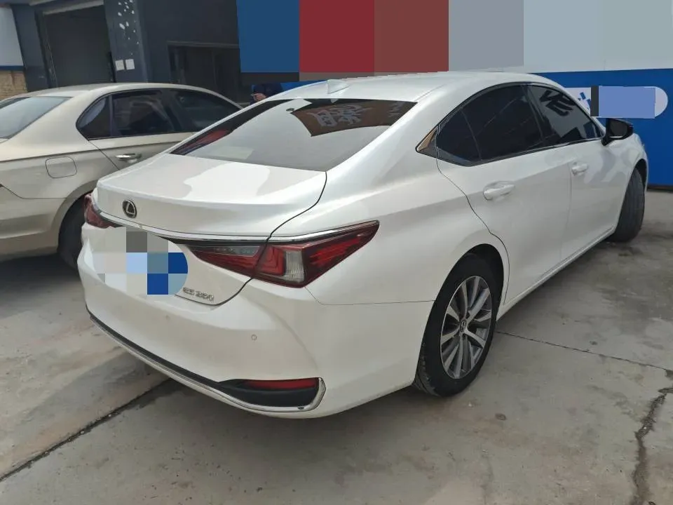 2018 Lexus ES 2.5L 207HP L4 8AT,autocango,china used car exporter,china ev exporter,chinese used car exporter,chinese used ev exporter