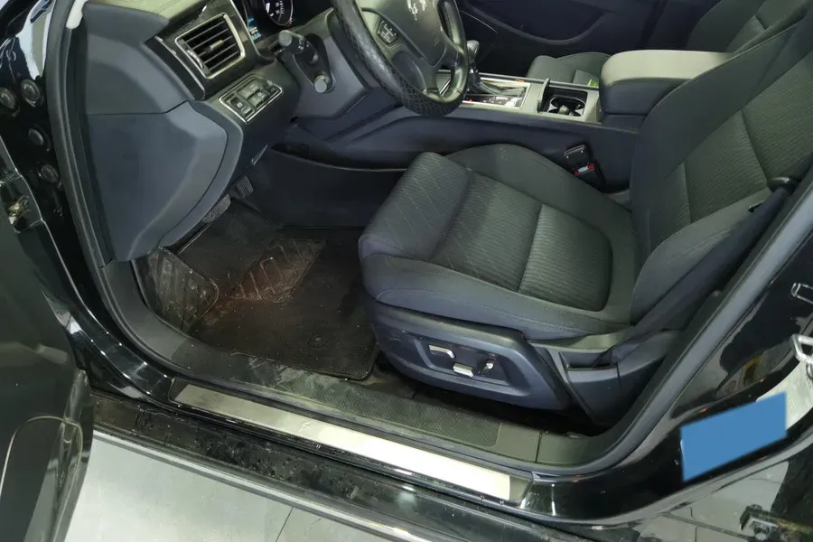 2017 HongQi H7 1.8T 188HP L4 6AT,autocango,china used car exporter,china ev exporter,chinese used car exporter,chinese used ev exporter