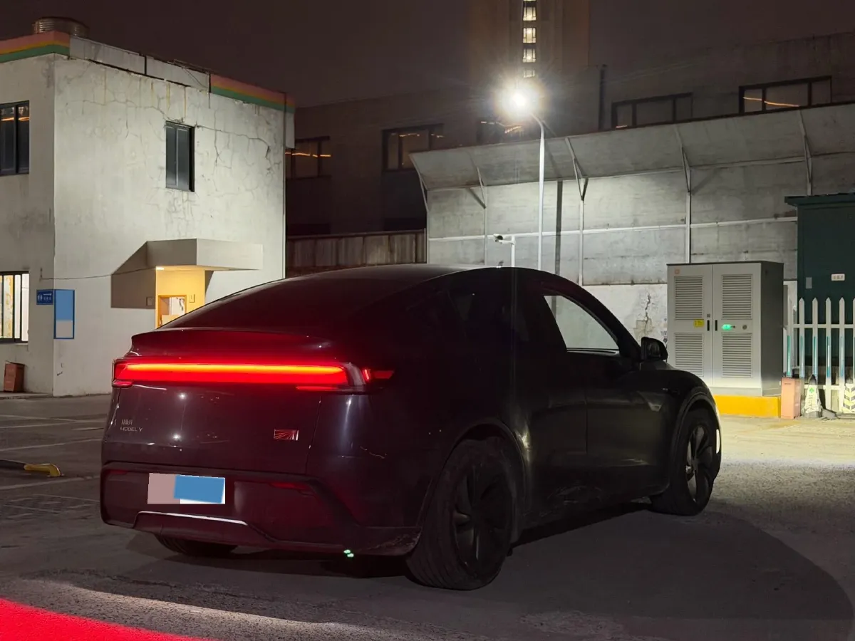 2025 Tesla Model Y BEV 62.5KWH,autocango,china used car exporter,china ev exporter,chinese used car exporter,chinese used ev exporter