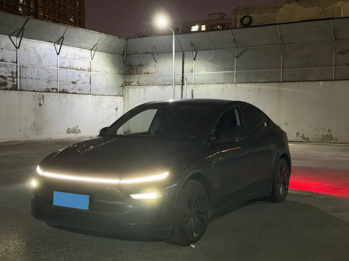 2025 Tesla Model Y BEV 62.5KWH,autocango,china used car exporter,china ev exporter,chinese used car exporter,chinese used ev exporter