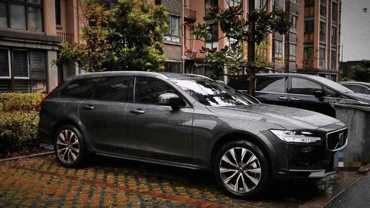 2021 Volvo V90 2.0T 250HP L4 8AT,autocango,china used car exporter,china ev exporter,chinese used car exporter,chinese used ev exporter