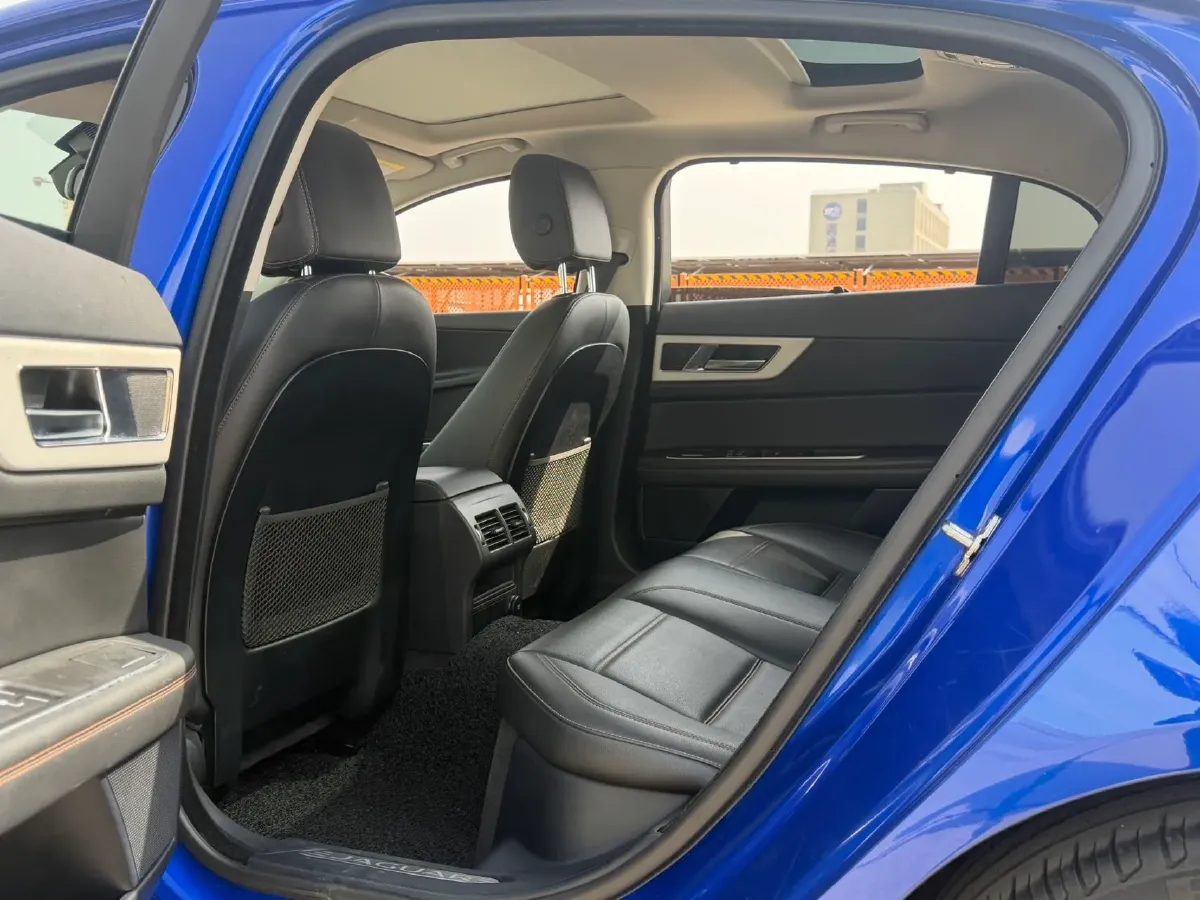 2019 Land Rover Discovery Sport 2.0T 200HP L4 9AT,autocango,china used car exporter,china ev exporter,chinese used car exporter,chinese used ev exporter