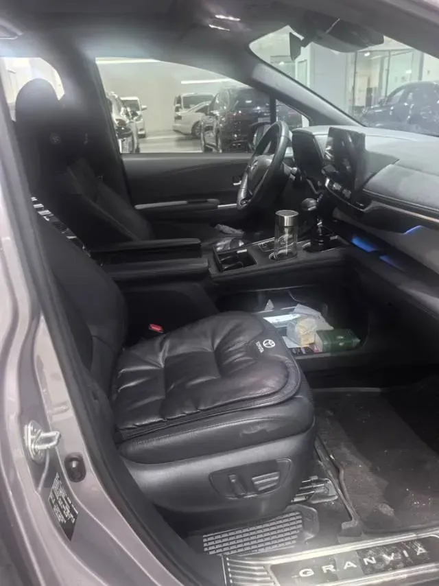 2022 Toyota Granvia 2.5L 192HP L4 E-CVT Hybrid,autocango,china used car exporter,china ev exporter,chinese used car exporter,chinese used ev exporter