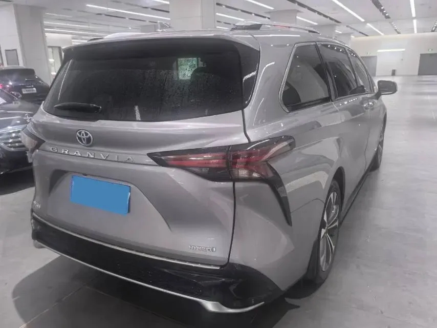 2022 Toyota Granvia 2.5L 192HP L4 E-CVT Hybrid,autocango,china used car exporter,china ev exporter,chinese used car exporter,chinese used ev exporter