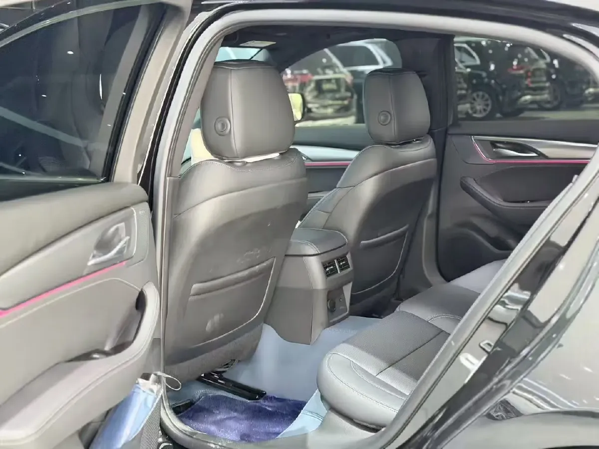 2025 Cadillac CT5 2.0T 237HP L4 10AT,autocango,china used car exporter,china ev exporter,chinese used car exporter,chinese used ev exporter