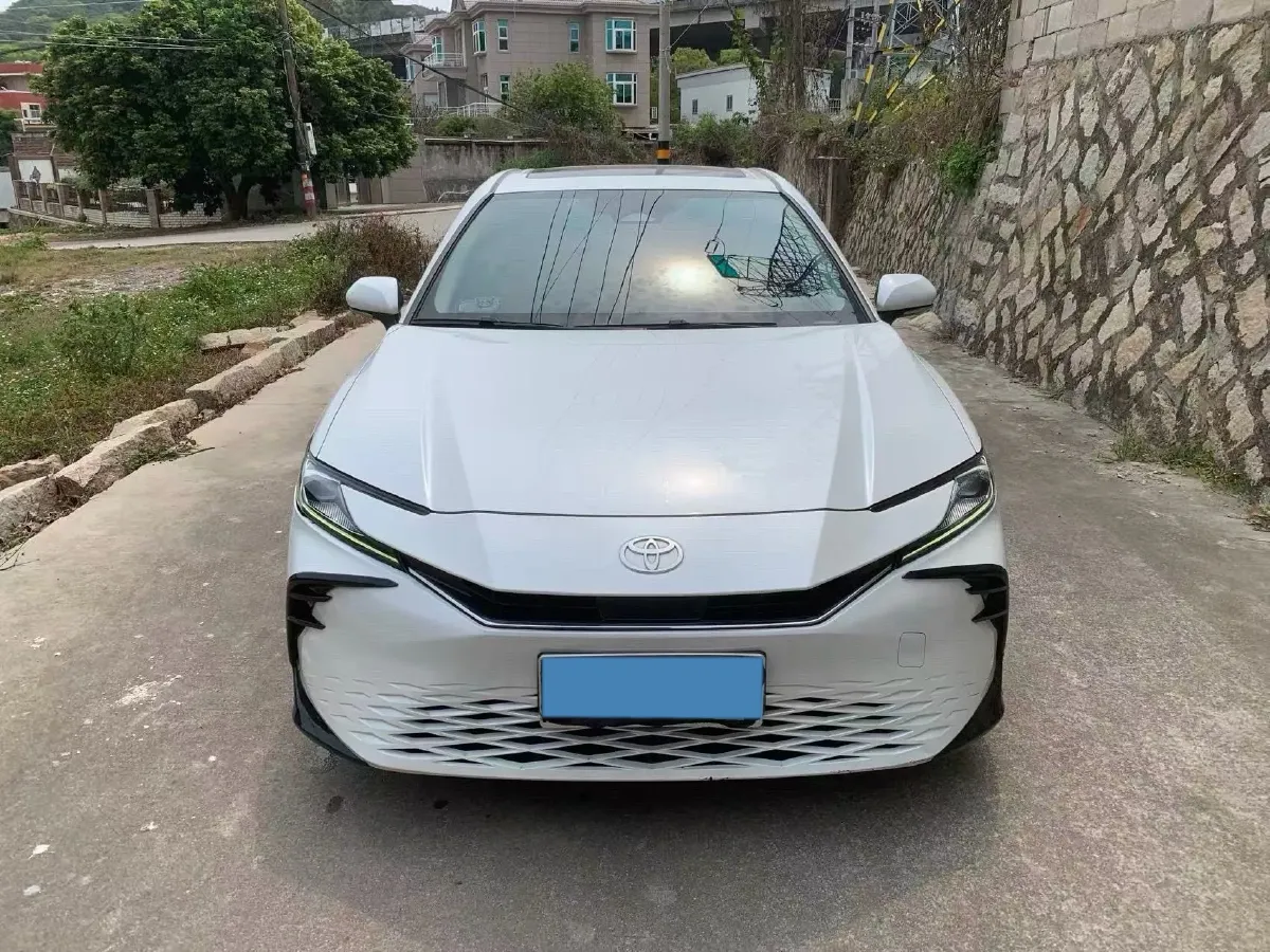 2024 Toyota Camry 2.0L 152HP L4 E-CVT Hybrid,autocango,china used car exporter,china ev exporter,chinese used car exporter,chinese used ev exporter