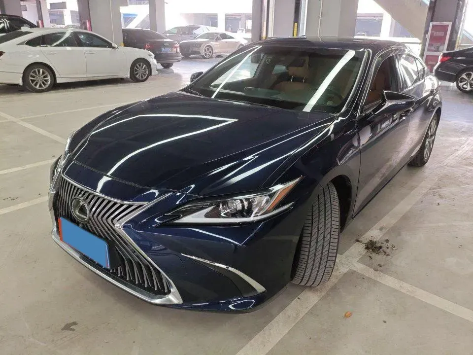 2020 Lexus ES 2.5L 207HP L4 8AT,autocango,china used car exporter,china ev exporter,chinese used car exporter,chinese used ev exporter