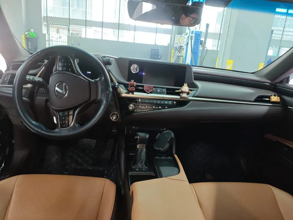 2020 Lexus ES 2.5L 207HP L4 8AT,autocango,china used car exporter,china ev exporter,chinese used car exporter,chinese used ev exporter
