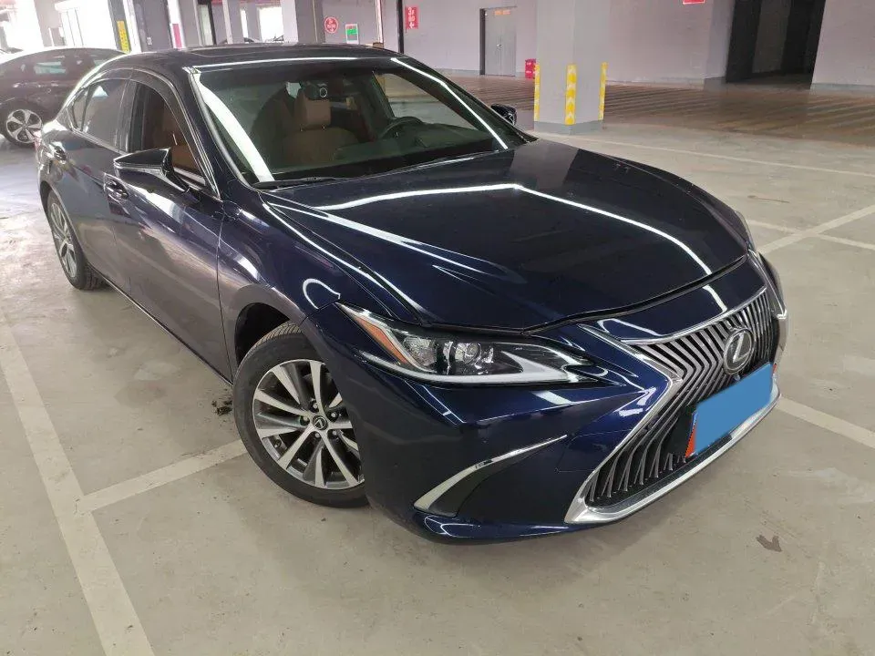 2020 Lexus ES 2.5L 207HP L4 8AT,autocango,china used car exporter,china ev exporter,chinese used car exporter,chinese used ev exporter