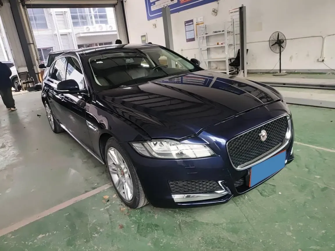 2018 Mercedes-Benz E Class 2.0T 184HP L4 9AT,autocango,china used car exporter,china ev exporter,chinese used car exporter,chinese used ev exporter