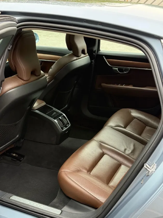 2020 Volvo S90 2.0T 254HP L4 8AT,autocango,china used car exporter,china ev exporter,chinese used car exporter,chinese used ev exporter