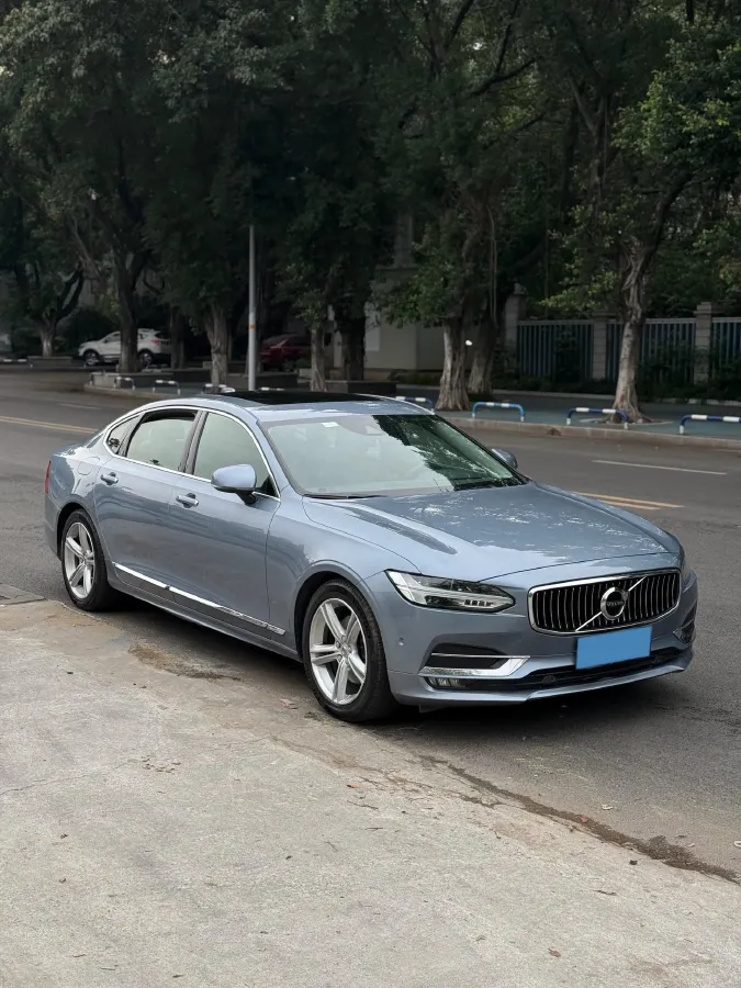 2020 Volvo S90 2.0T 254HP L4 8AT,autocango,china used car exporter,china ev exporter,chinese used car exporter,chinese used ev exporter