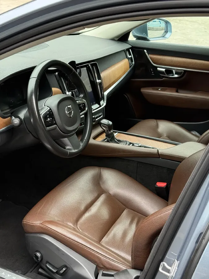 2020 Volvo S90 2.0T 254HP L4 8AT,autocango,china used car exporter,china ev exporter,chinese used car exporter,chinese used ev exporter