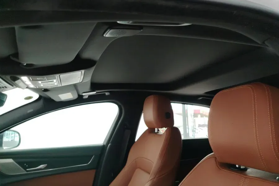 2021 Jaguar XFL 2.0T 250HP L4 8AT,autocango,china used car exporter,china ev exporter,chinese used car exporter,chinese used ev exporter