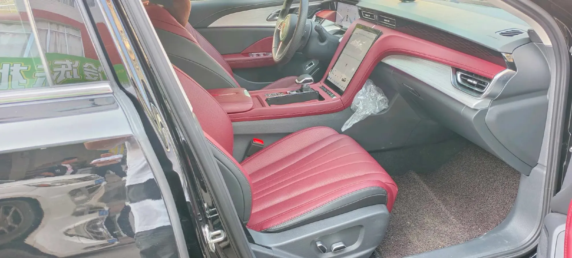 2024 HongQi H5 2.0T 224HP L4 8AT,autocango,china used car exporter,china ev exporter,chinese used car exporter,chinese used ev exporter