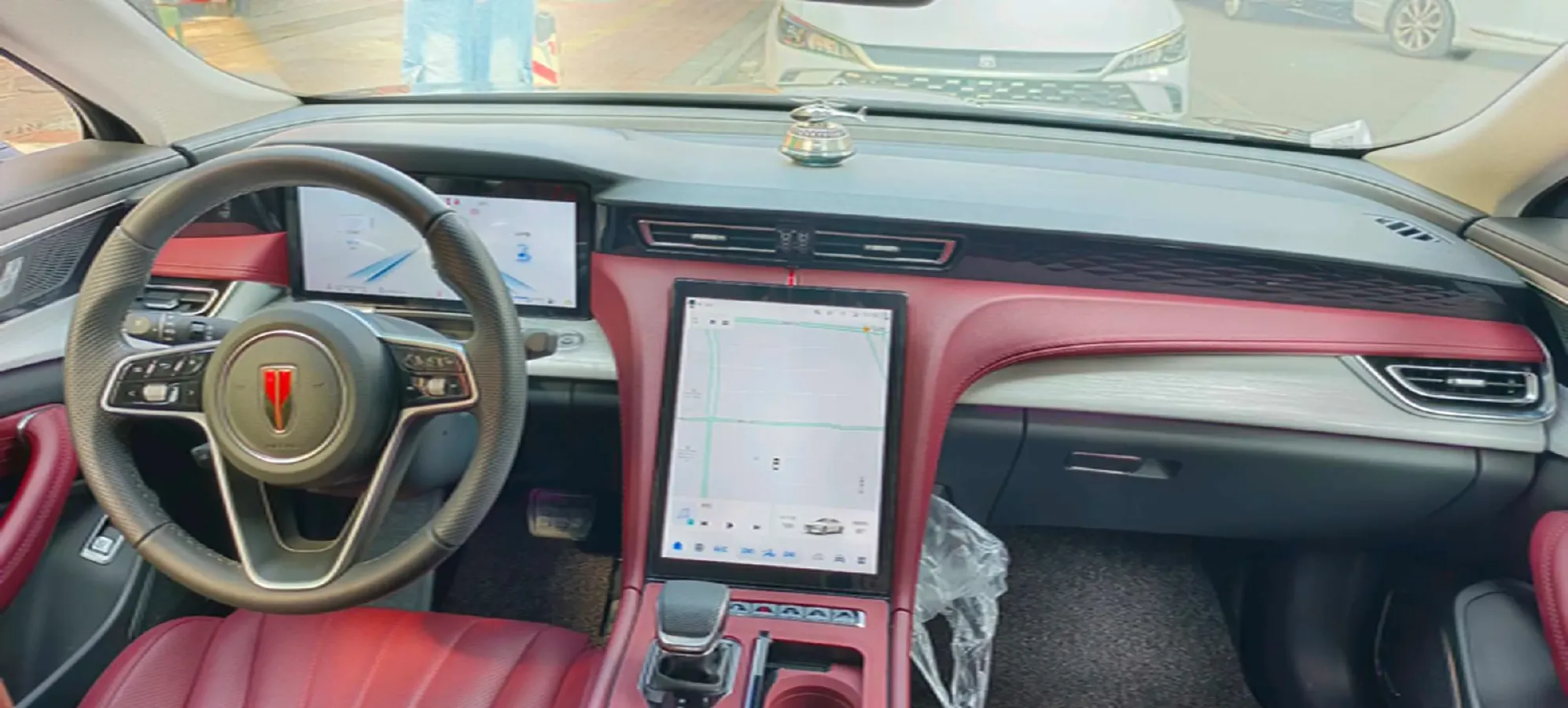 2024 HongQi H5 2.0T 224HP L4 8AT,autocango,china used car exporter,china ev exporter,chinese used car exporter,chinese used ev exporter