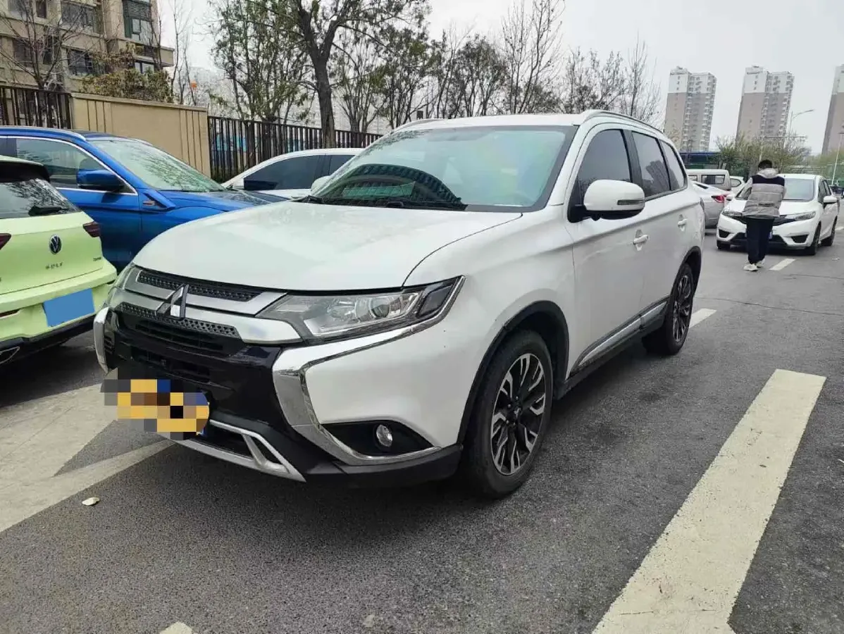 2020 Mitsubishi Outlander 2.0L 166HP L4 CVT,autocango,china used car exporter,china ev exporter,chinese used car exporter,chinese used ev exporter