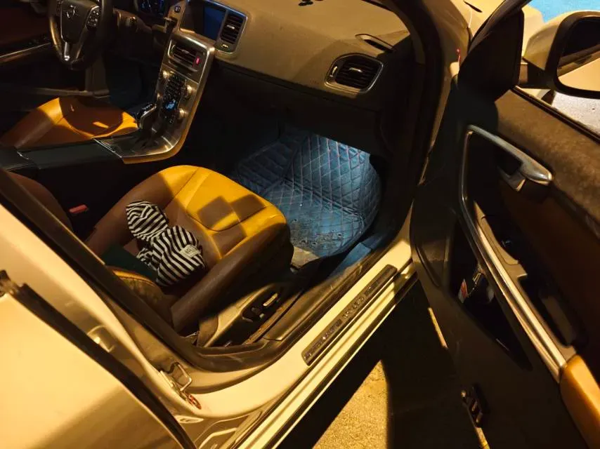 2018 Volvo S60 2.0T 190HP L4 6AT,autocango,china used car exporter,china ev exporter,chinese used car exporter,chinese used ev exporter