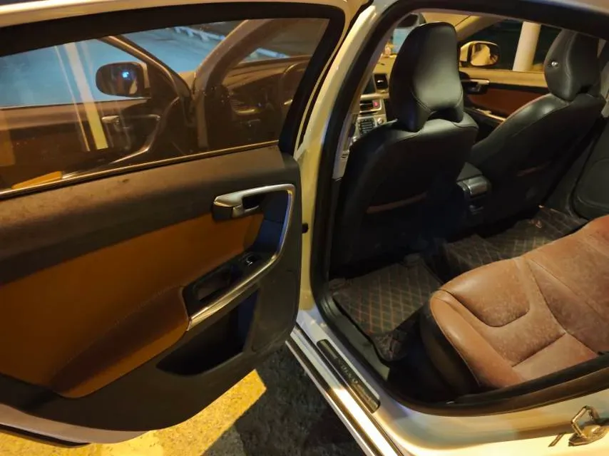 2018 Volvo S60 2.0T 190HP L4 6AT,autocango,china used car exporter,china ev exporter,chinese used car exporter,chinese used ev exporter