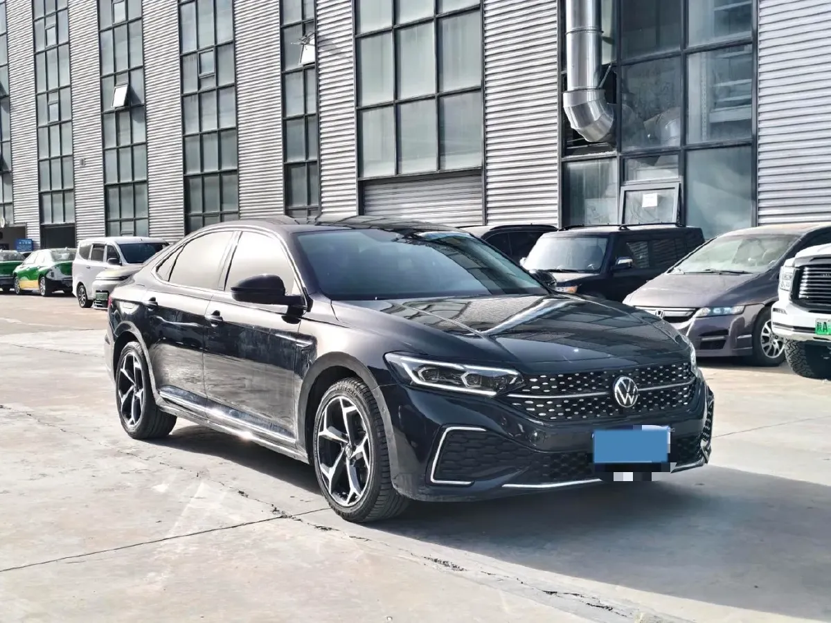 2023 Volkswagen Passat 2.0T 186HP L4 7DCT,autocango,china used car exporter,china ev exporter,chinese used car exporter,chinese used ev exporter