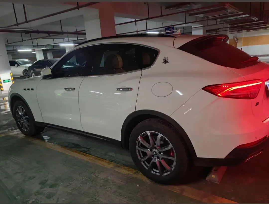 2022 Maserati Levante 2.0T 330HP L4 8AT,autocango,china used car exporter,china ev exporter,chinese used car exporter,chinese used ev exporter