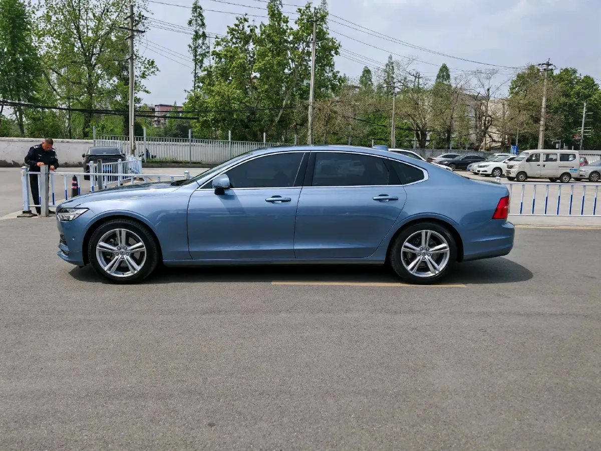 2018 Volvo S90 2.0T 190HP L4 8AT,autocango,china used car exporter,china ev exporter,chinese used car exporter,chinese used ev exporter