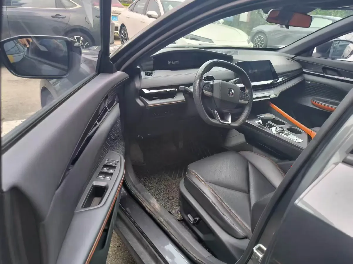 2022 ChangAn UNI-V 1.5T 188HP L4 7DCT,autocango,china used car exporter,china ev exporter,chinese used car exporter,chinese used ev exporter