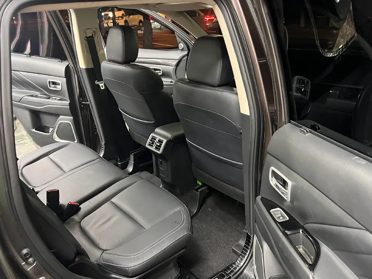 2019 Mitsubishi Outlander 2.4L 192HP L4 CVT,autocango,china used car exporter,china ev exporter,chinese used car exporter,chinese used ev exporter