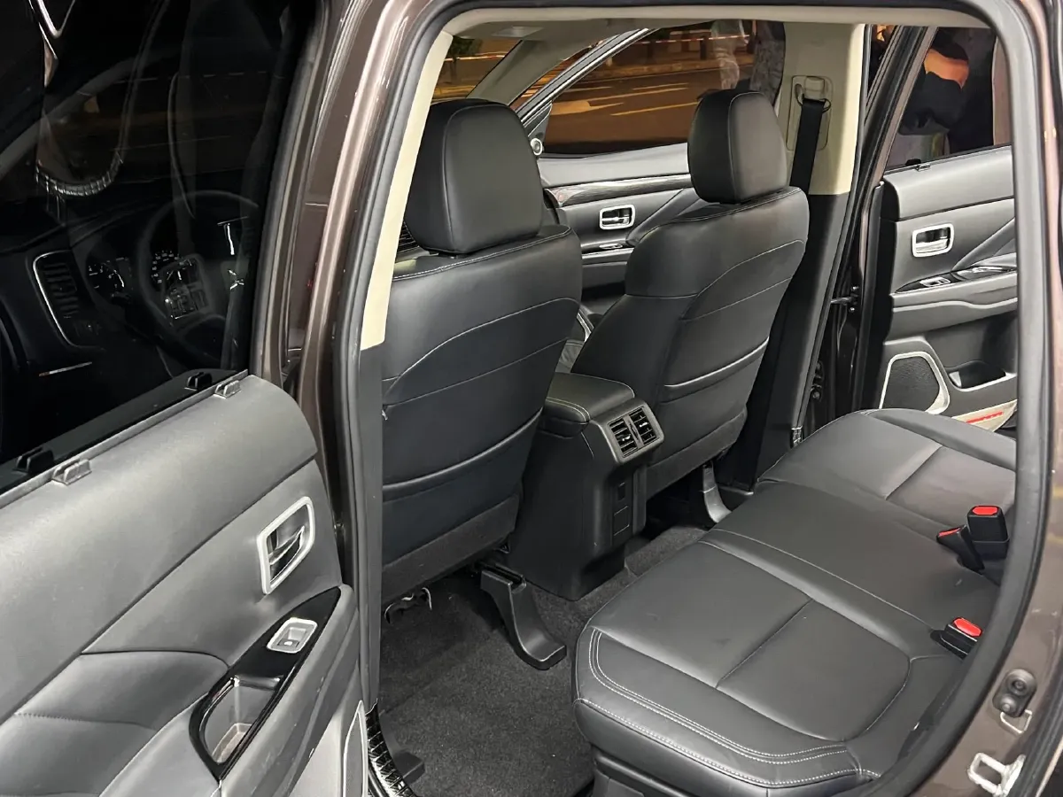 2019 Mitsubishi Outlander 2.4L 192HP L4 CVT,autocango,china used car exporter,china ev exporter,chinese used car exporter,chinese used ev exporter