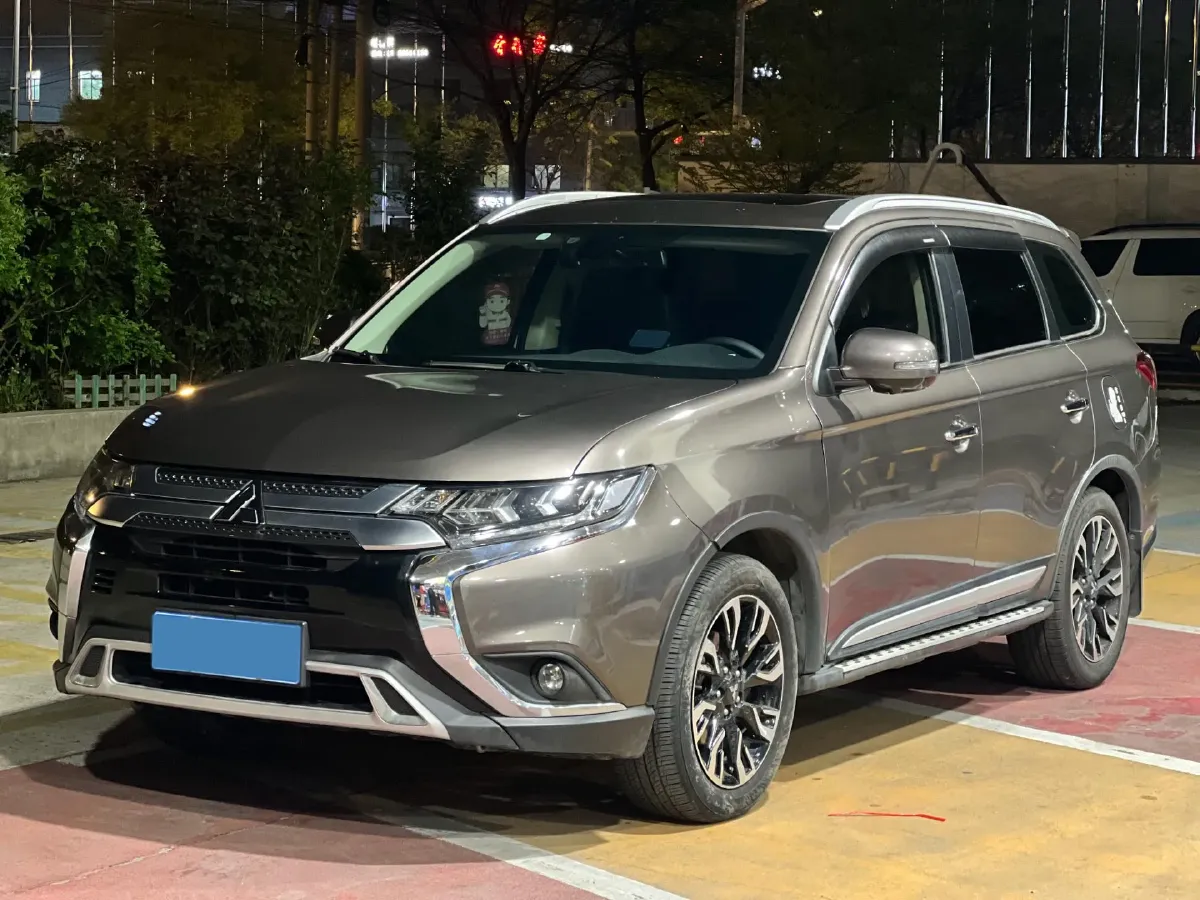 2019 Mitsubishi Outlander 2.4L 192HP L4 CVT,autocango,china used car exporter,china ev exporter,chinese used car exporter,chinese used ev exporter