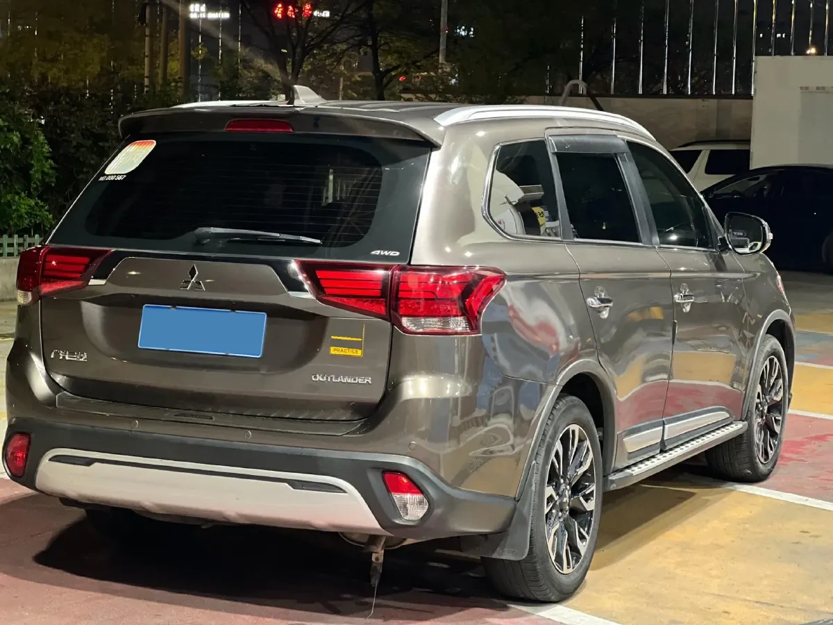 2019 Mitsubishi Outlander 2.4L 192HP L4 CVT,autocango,china used car exporter,china ev exporter,chinese used car exporter,chinese used ev exporter