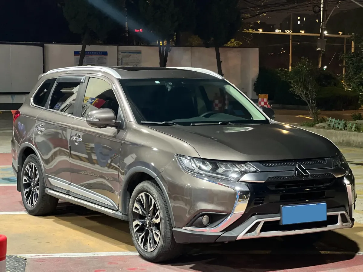 2019 Mitsubishi Outlander 2.4L 192HP L4 CVT,autocango,china used car exporter,china ev exporter,chinese used car exporter,chinese used ev exporter