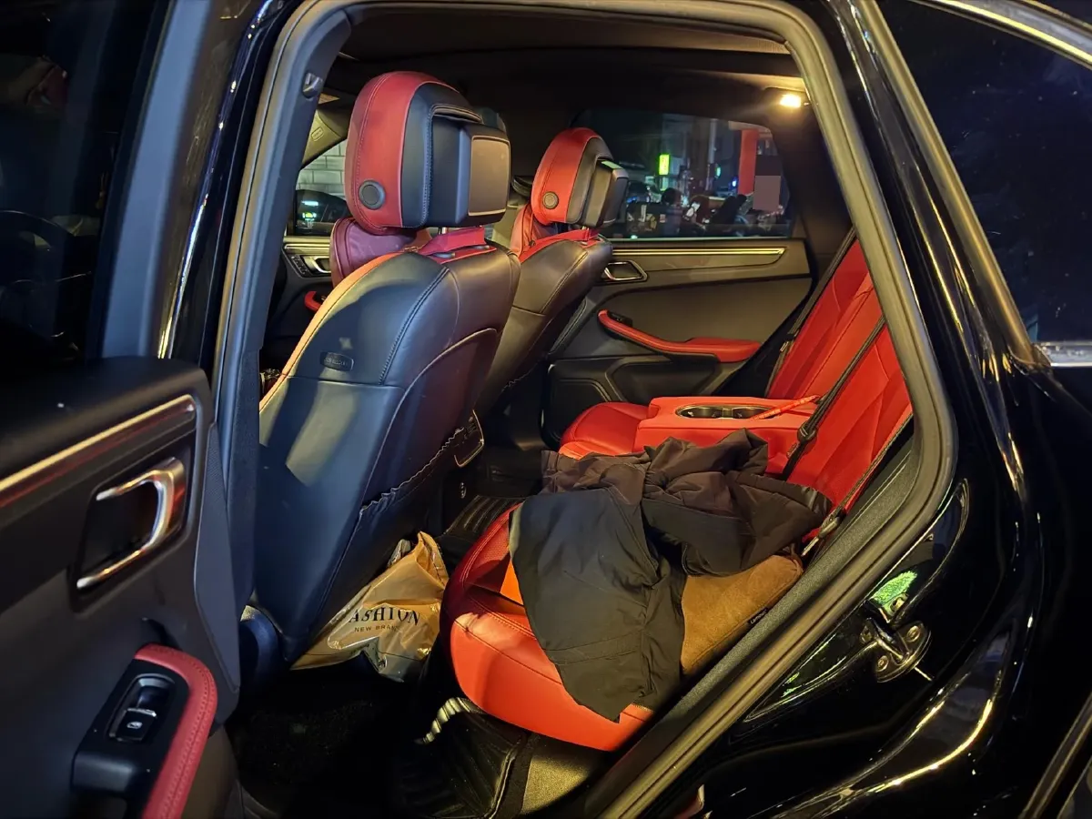 2018 Porsche Macan 2.0T 252HP L4 7DCT,autocango,china used car exporter,china ev exporter,chinese used car exporter,chinese used ev exporter