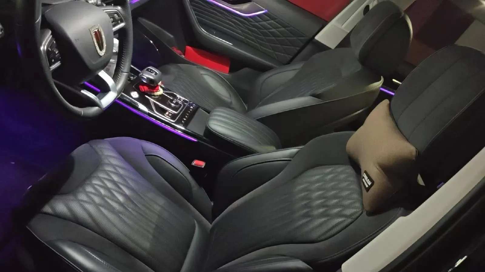 2022 HongQi HS5 2.0T 224HP L4 6AT,autocango,china used car exporter,china ev exporter,chinese used car exporter,chinese used ev exporter