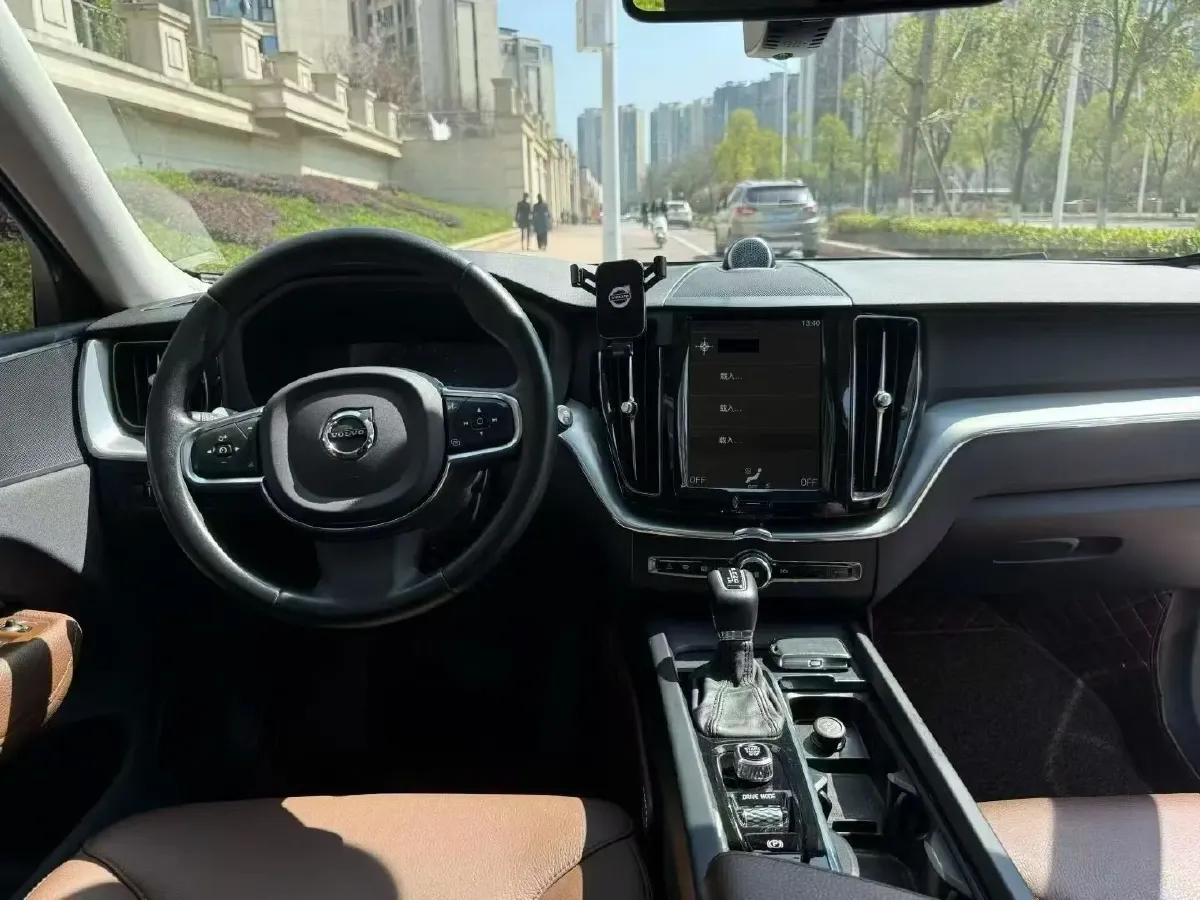 2020 Volvo XC60 2.0T 254HP L4 8AT,autocango,china used car exporter,china ev exporter,chinese used car exporter,chinese used ev exporter