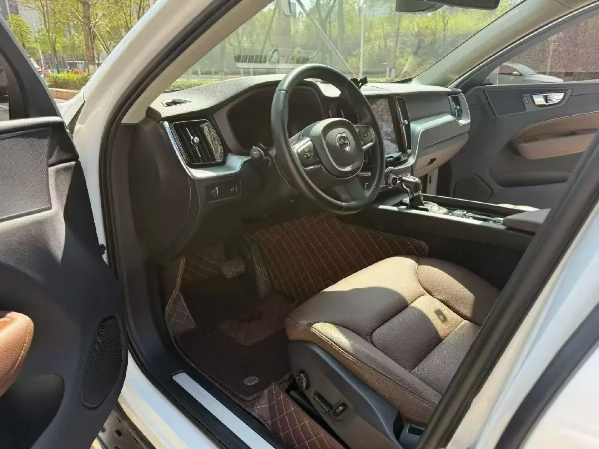 2020 Volvo XC60 2.0T 254HP L4 8AT,autocango,china used car exporter,china ev exporter,chinese used car exporter,chinese used ev exporter