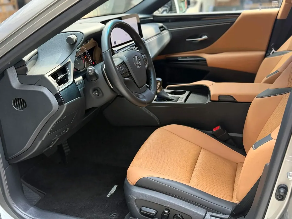 2023 Lexus ES 2.0L 173HP L4 CVT,autocango,china used car exporter,china ev exporter,chinese used car exporter,chinese used ev exporter