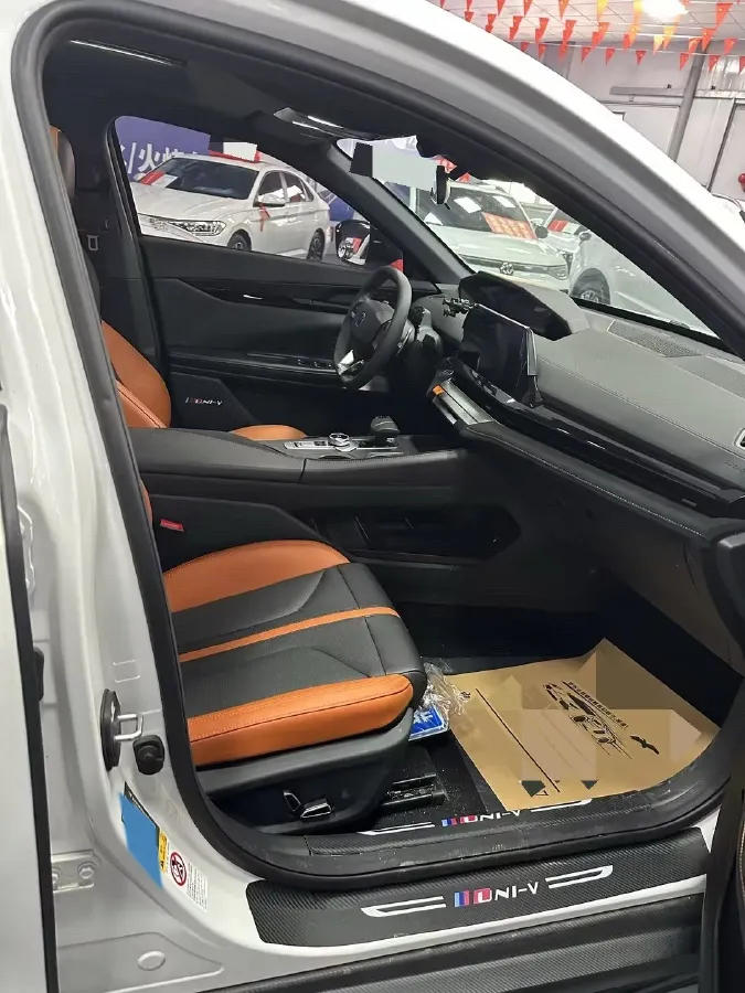 2024 ChangAn UNI-V 1.5T 188HP L4 7DCT,autocango,china used car exporter,china ev exporter,chinese used car exporter,chinese used ev exporter