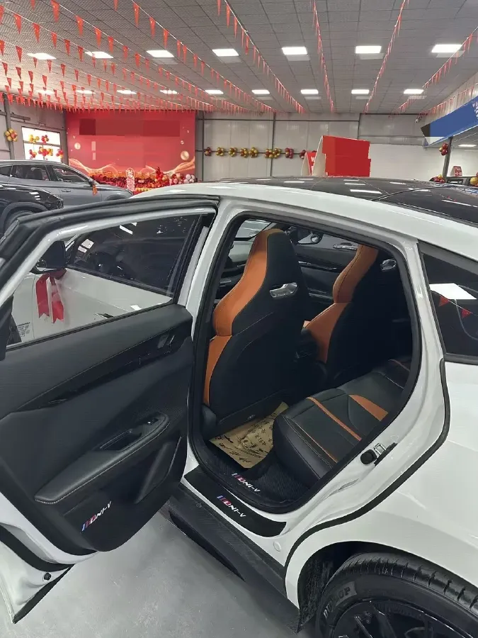 2024 ChangAn UNI-V 1.5T 188HP L4 7DCT,autocango,china used car exporter,china ev exporter,chinese used car exporter,chinese used ev exporter