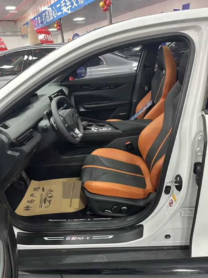 2024 ChangAn UNI-V 1.5T 188HP L4 7DCT,autocango,china used car exporter,china ev exporter,chinese used car exporter,chinese used ev exporter