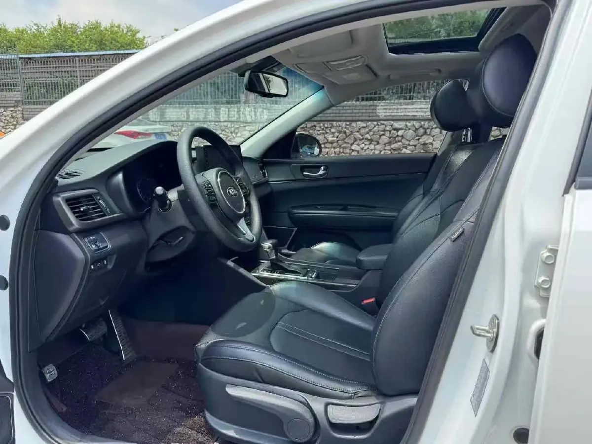 2016 Kia K5 2.0L 161HP L4 6AT,autocango,china used car exporter,china ev exporter,chinese used car exporter,chinese used ev exporter