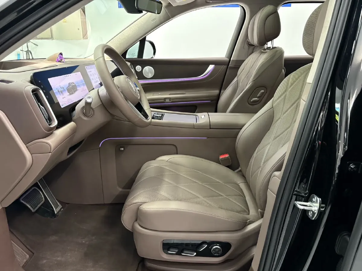 2025 AITO AITO M9 REEV 160HP REEV 52KWH,autocango,china used car exporter,china ev exporter,chinese used car exporter,chinese used ev exporter