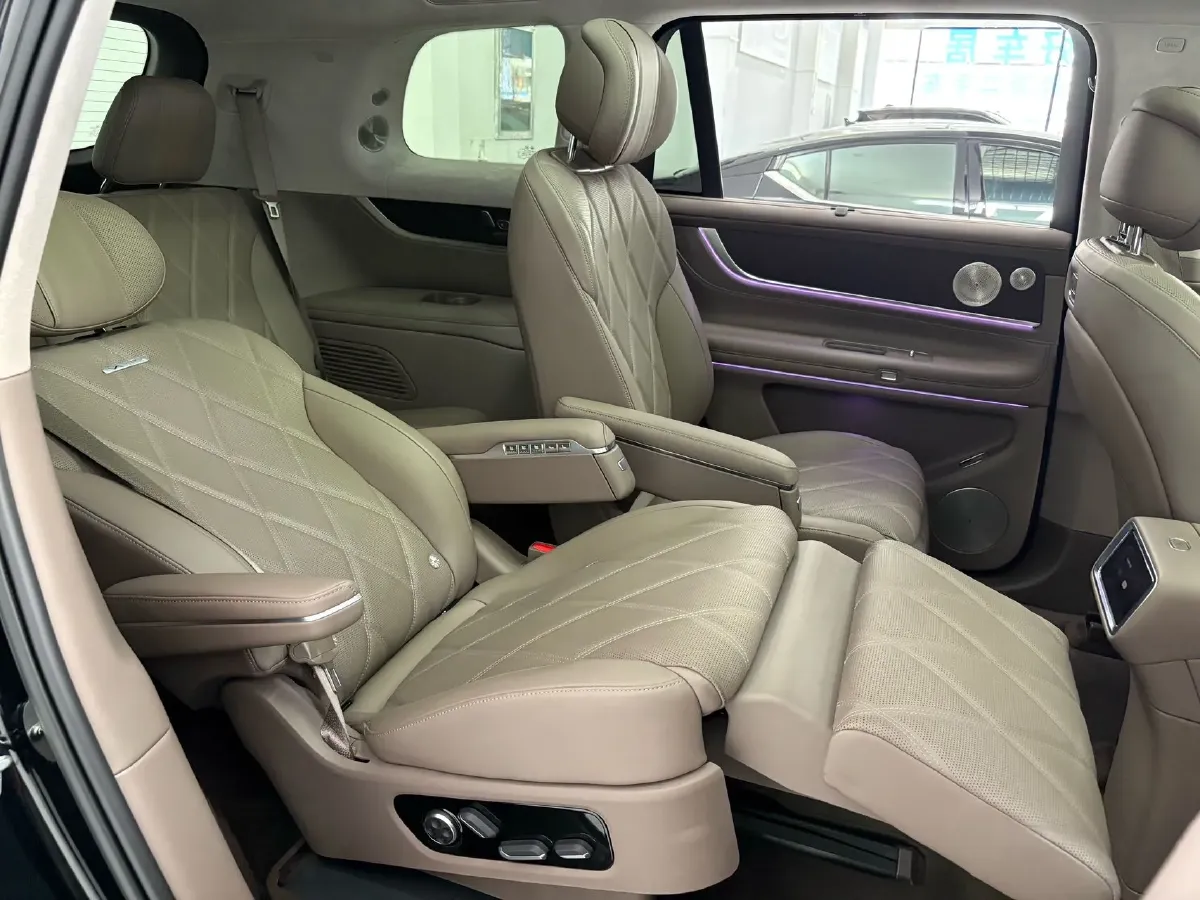 2025 AITO AITO M9 REEV 160HP REEV 52KWH,autocango,china used car exporter,china ev exporter,chinese used car exporter,chinese used ev exporter