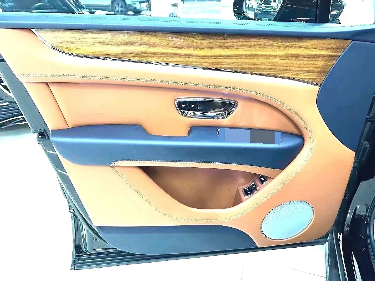 2021 Bentley Bentayga 4.0T 550HP V8 8AT,autocango,china used car exporter,china ev exporter,chinese used car exporter,chinese used ev exporter