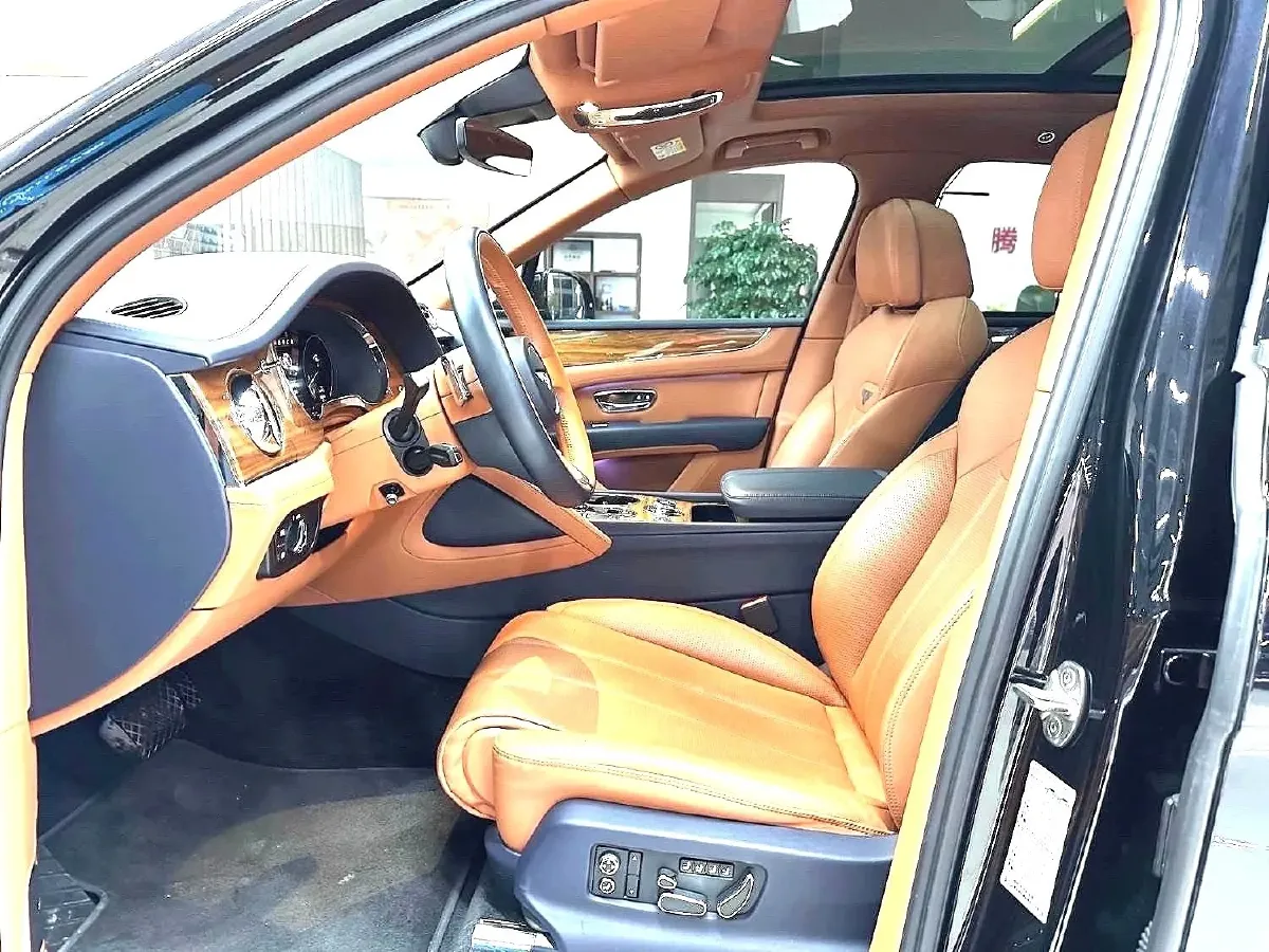 2021 Bentley Bentayga 4.0T 550HP V8 8AT,autocango,china used car exporter,china ev exporter,chinese used car exporter,chinese used ev exporter